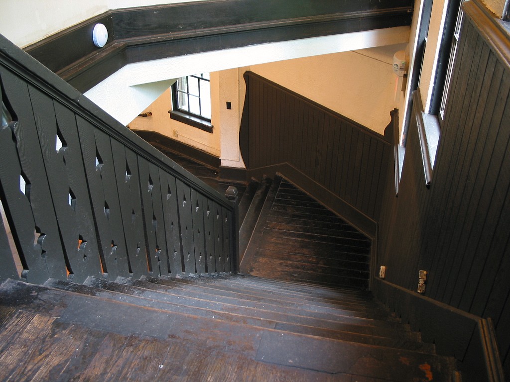 28_StairsToDiningRoom.jpg