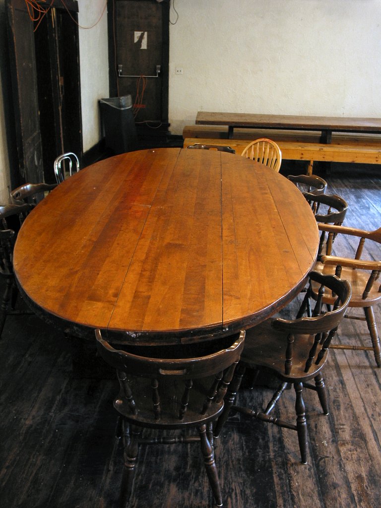 29_HeadTable.jpg 